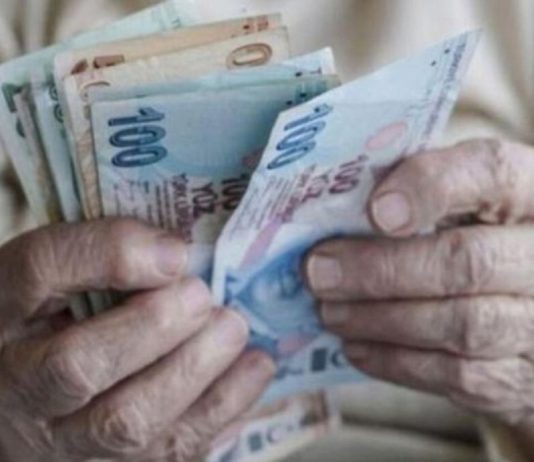 Emeklinin bayram ikramiyesi maaşlarla birlikte erken ödenecek