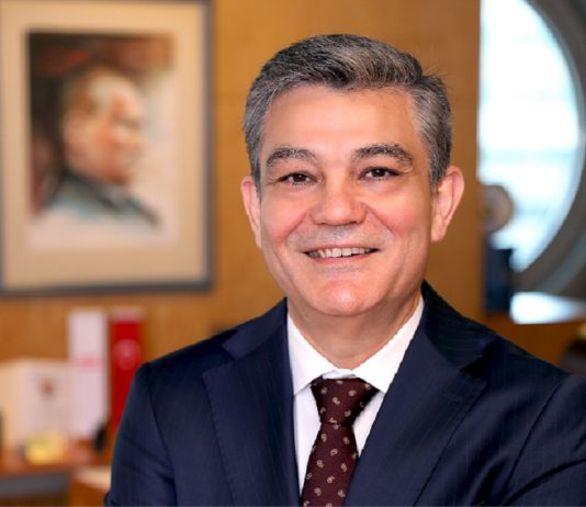 Türkiye Sigorta, deneyimlerini geleceğin profesyonelleri ile paylaşıyor Atilla Benli Deprem konusunda açıklama yaparken