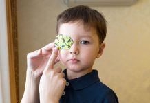 Salgında çocuklarda göz yaralanmaları arttı