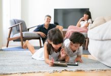 Çocuklarımıza koyduğumuz kurallara kendimiz uymuyoruz