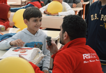 Bayramda depremzede çocuklarla buluştular