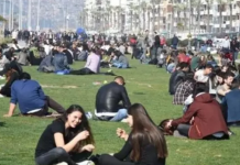 Genç kadınlar genç erkeklerden 5,4 yıl fazla yaşayacak