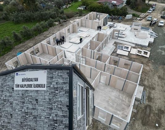 AXA’dan deprem bölgesine hüzünlü ama umutlu ziyaret