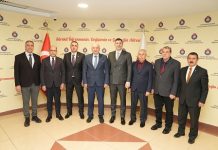 Deprem bölgesinde basketbol sahaları kuruyorlar