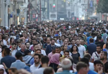 Kadın nüfus oranı artıyor. Erkeklerden 5,3 yıl daha uzun yaşıyorlar