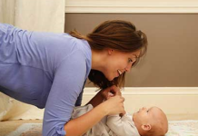 Çalışan anneye 325 Euro bakıcı desteğinin şartları belli oldu