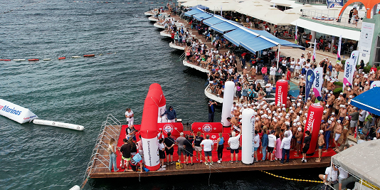 AquaChallenge’de sporcular Quick ile kulaç attılar