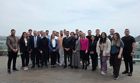 AXA’nın global liderleri genç sigortacılarla buluştu